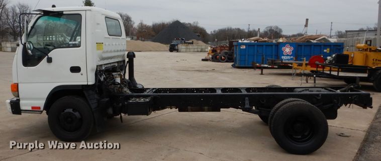 image for item GB9881 2001 Isuzu NPR truck cab and chassis