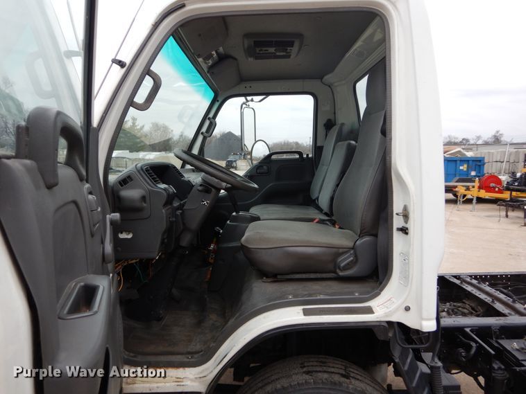 image for item GB9881 2001 Isuzu NPR truck cab and chassis