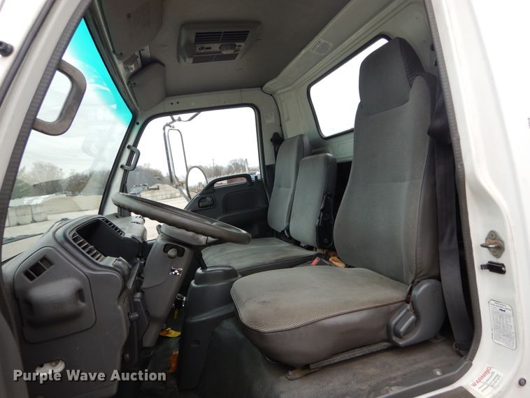 image for item GB9881 2001 Isuzu NPR truck cab and chassis