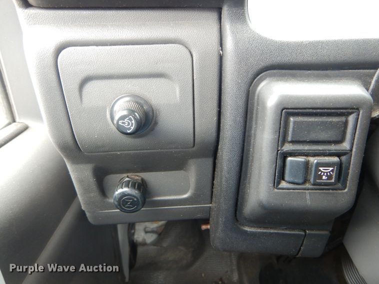 image for item GB9881 2001 Isuzu NPR truck cab and chassis