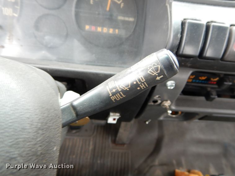 image for item GB9881 2001 Isuzu NPR truck cab and chassis