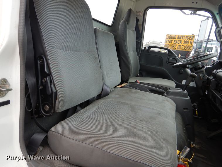 image for item GB9881 2001 Isuzu NPR truck cab and chassis