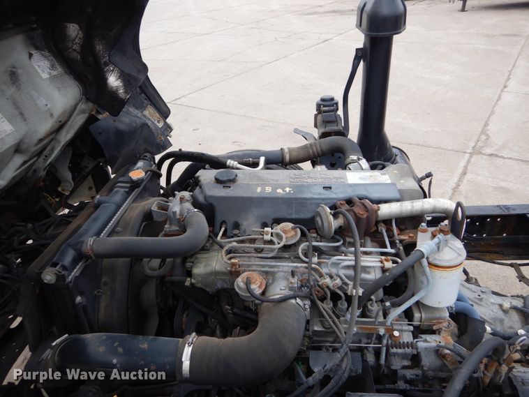 image for item GB9881 2001 Isuzu NPR truck cab and chassis