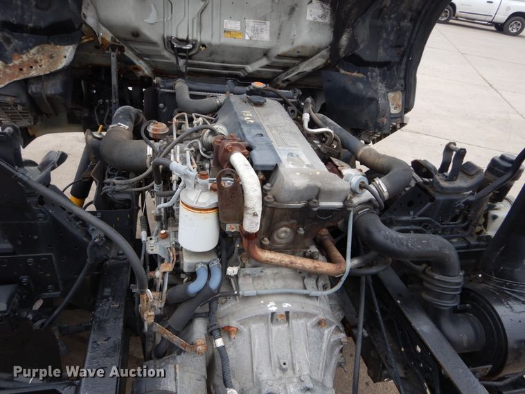 image for item GB9881 2001 Isuzu NPR truck cab and chassis