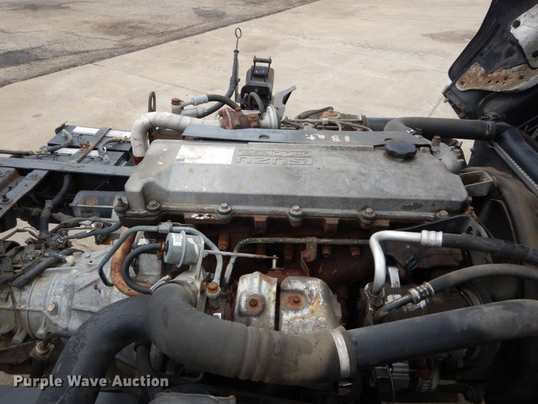 image for item GB9881 2001 Isuzu NPR truck cab and chassis