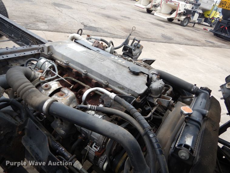 image for item GB9881 2001 Isuzu NPR truck cab and chassis