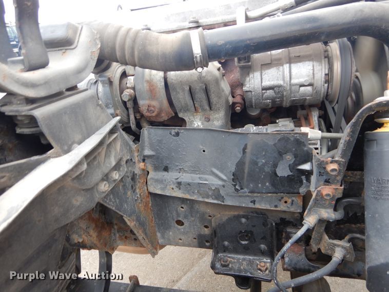 image for item GB9881 2001 Isuzu NPR truck cab and chassis