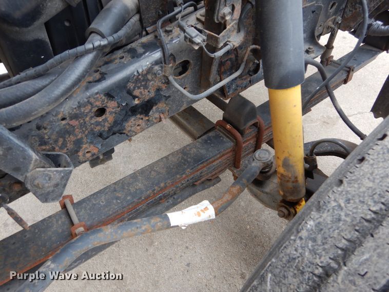 image for item GB9881 2001 Isuzu NPR truck cab and chassis