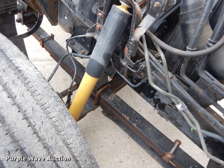 image for item GB9881 2001 Isuzu NPR truck cab and chassis