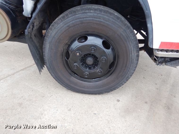 image for item GB9881 2001 Isuzu NPR truck cab and chassis