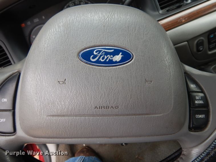 image for item GG9198 2001 Ford Crown Victoria