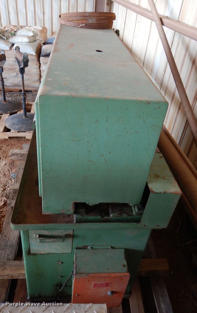 image for item GK9086 Do-All C-7 metal bandsaw