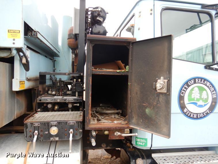 image for item GO9059 1999 Freightliner FL80 sewer rodder truck