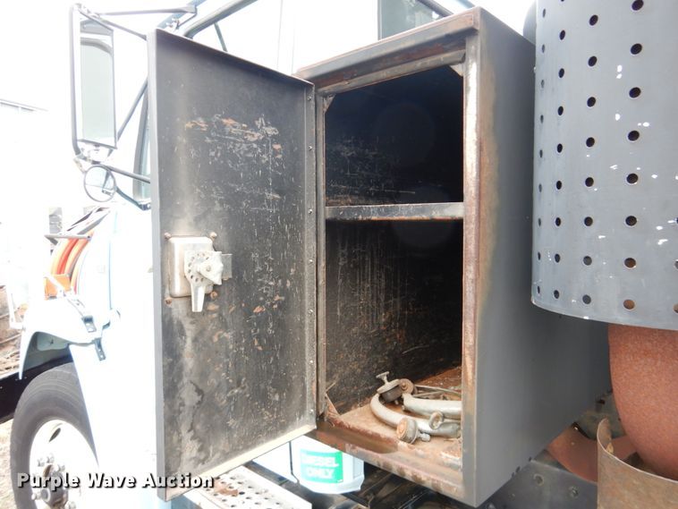 image for item GO9059 1999 Freightliner FL80 sewer rodder truck