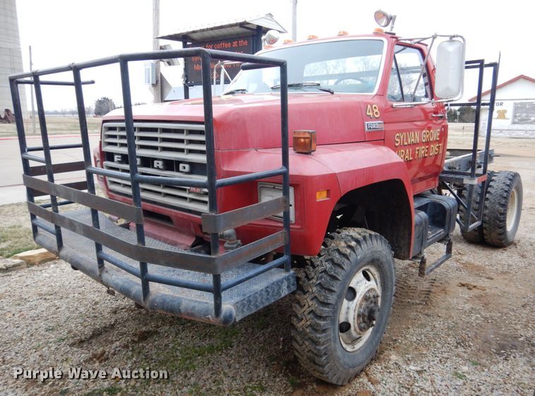 image for item GO9063 1980 Ford F700 truck cab and chassis