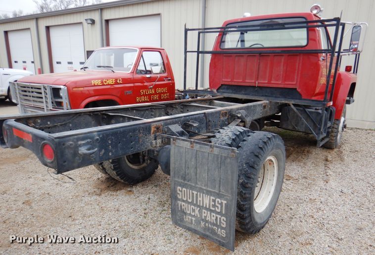 image for item GO9063 1980 Ford F700 truck cab and chassis