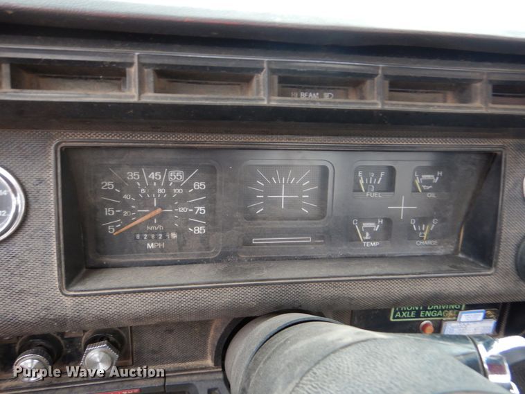 image for item GO9063 1980 Ford F700 truck cab and chassis