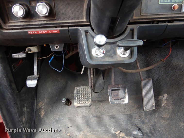 image for item GO9063 1980 Ford F700 truck cab and chassis