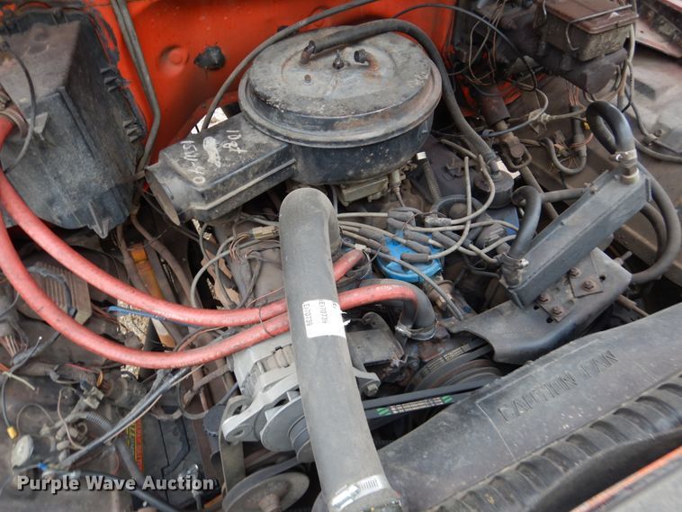 image for item GO9063 1980 Ford F700 truck cab and chassis