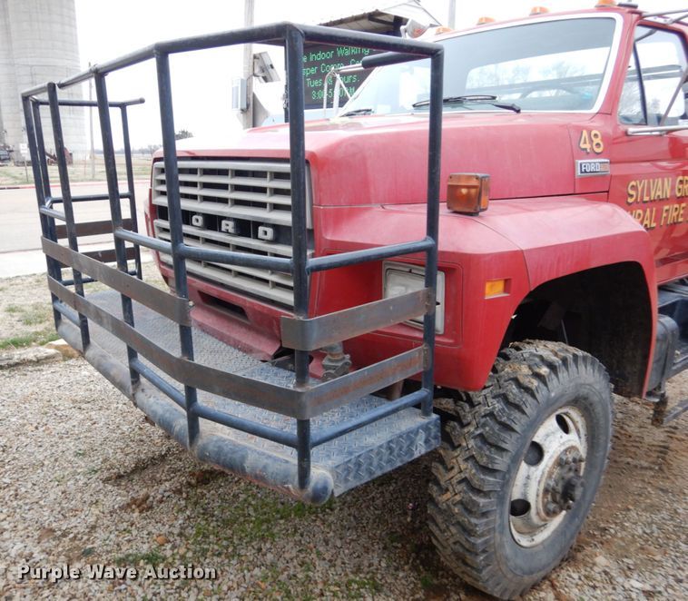 image for item GO9063 1980 Ford F700 truck cab and chassis