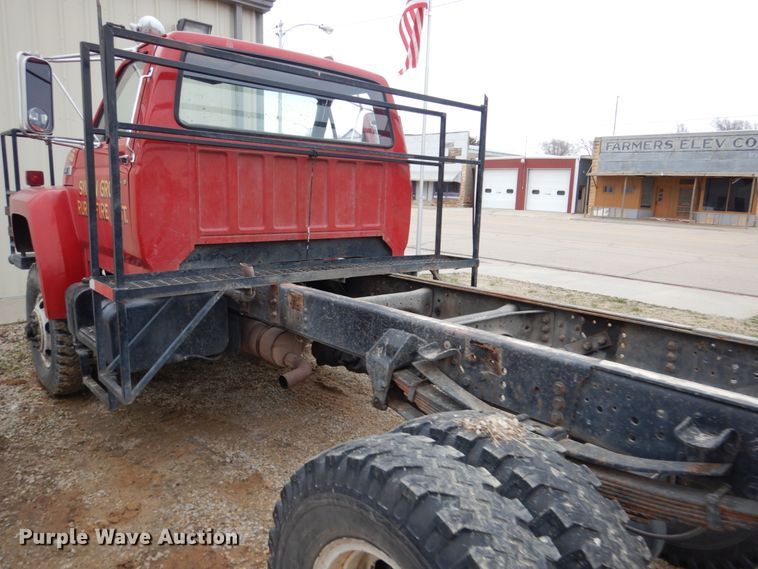 image for item GO9063 1980 Ford F700 truck cab and chassis