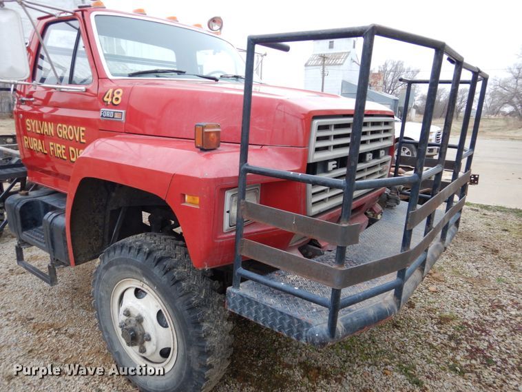 image for item GO9063 1980 Ford F700 truck cab and chassis