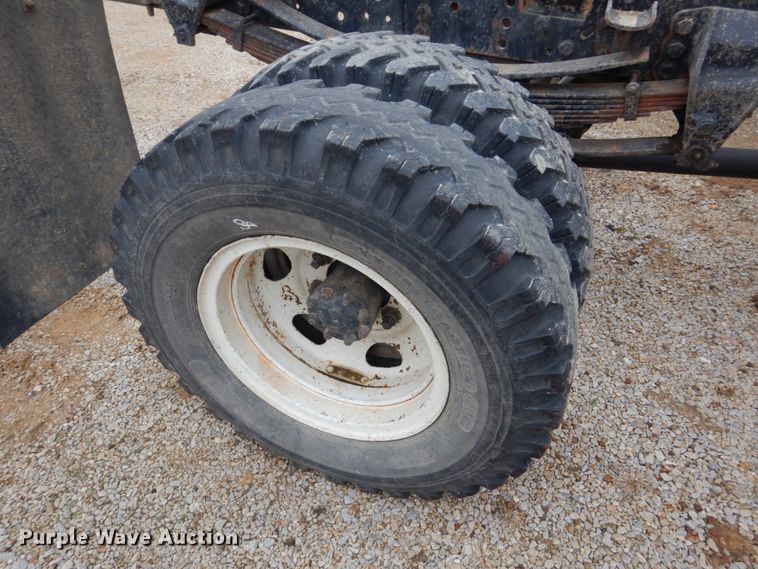 image for item GO9063 1980 Ford F700 truck cab and chassis