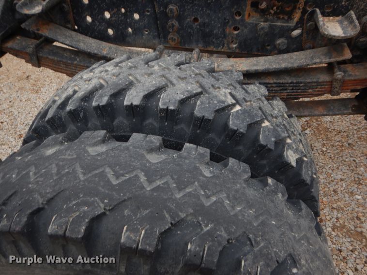 image for item GO9063 1980 Ford F700 truck cab and chassis