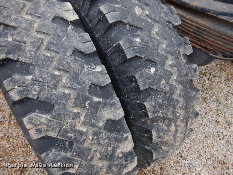 image for item GO9063 1980 Ford F700 truck cab and chassis