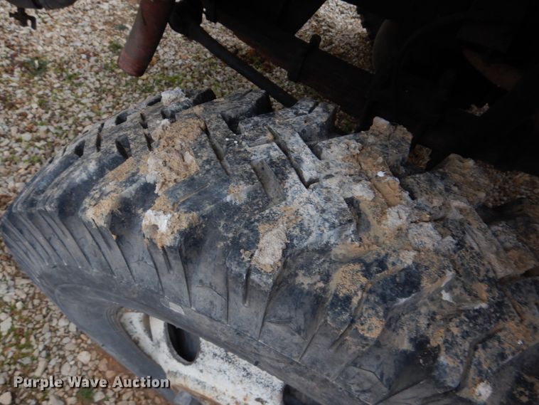 image for item GO9063 1980 Ford F700 truck cab and chassis