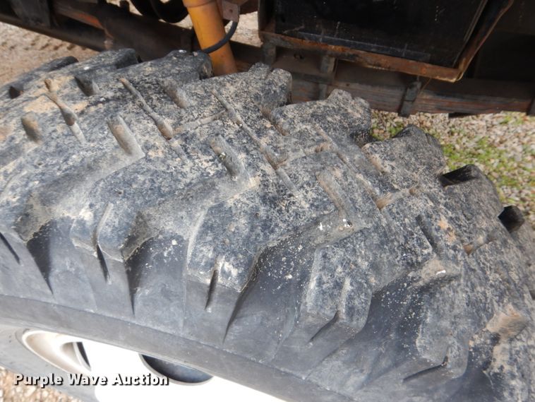 image for item GO9063 1980 Ford F700 truck cab and chassis