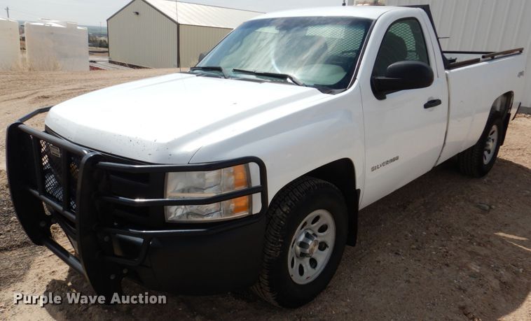 image for item GO9124 2010 Chevrolet Silverado 1500 pickup truck