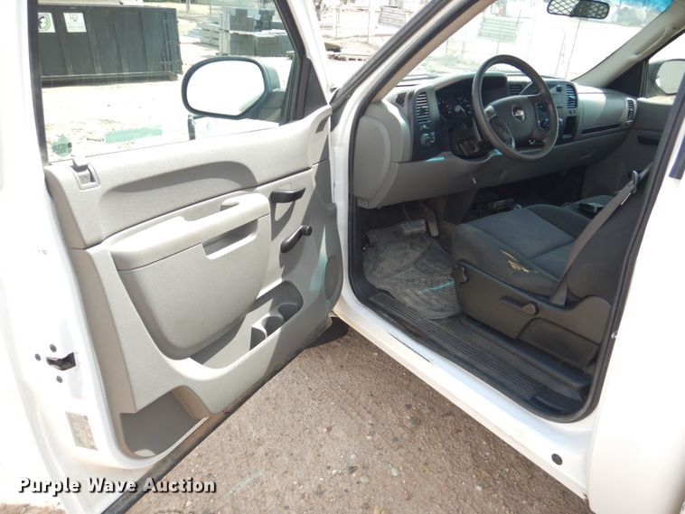 image for item GO9124 2010 Chevrolet Silverado 1500 pickup truck