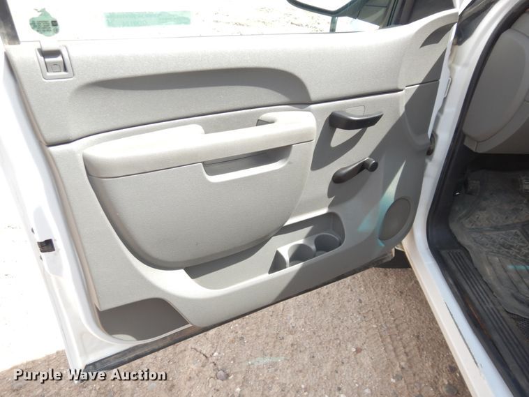 image for item GO9124 2010 Chevrolet Silverado 1500 pickup truck