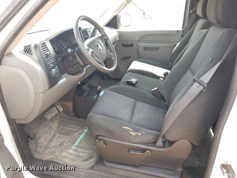 image for item GO9124 2010 Chevrolet Silverado 1500 pickup truck