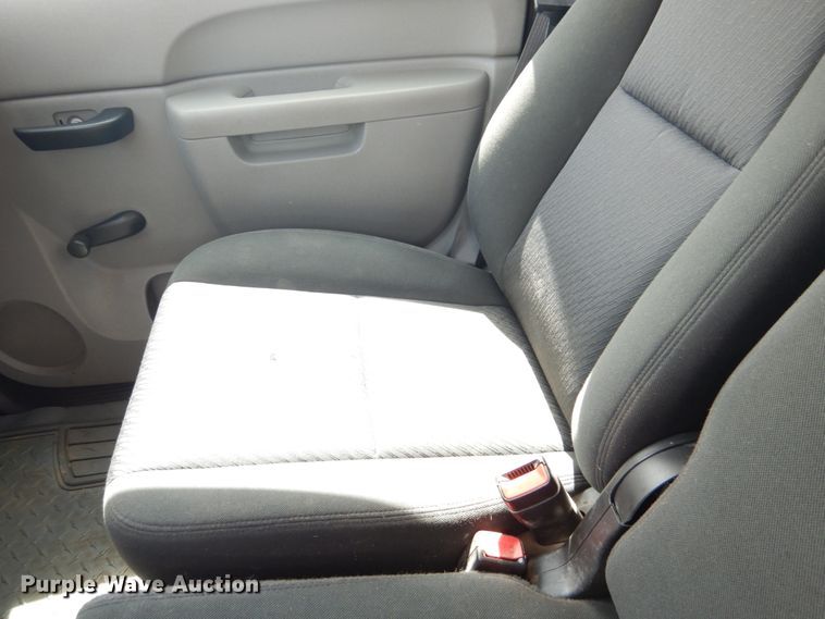 image for item GO9124 2010 Chevrolet Silverado 1500 pickup truck