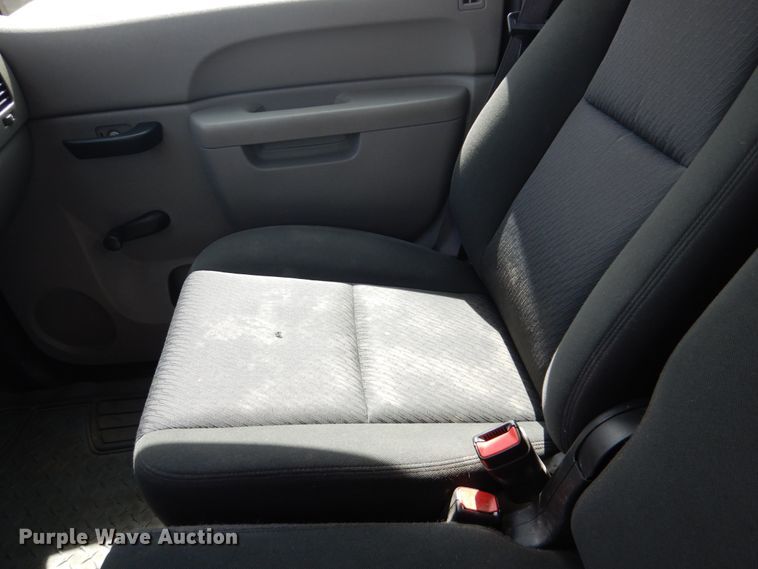 image for item GO9124 2010 Chevrolet Silverado 1500 pickup truck