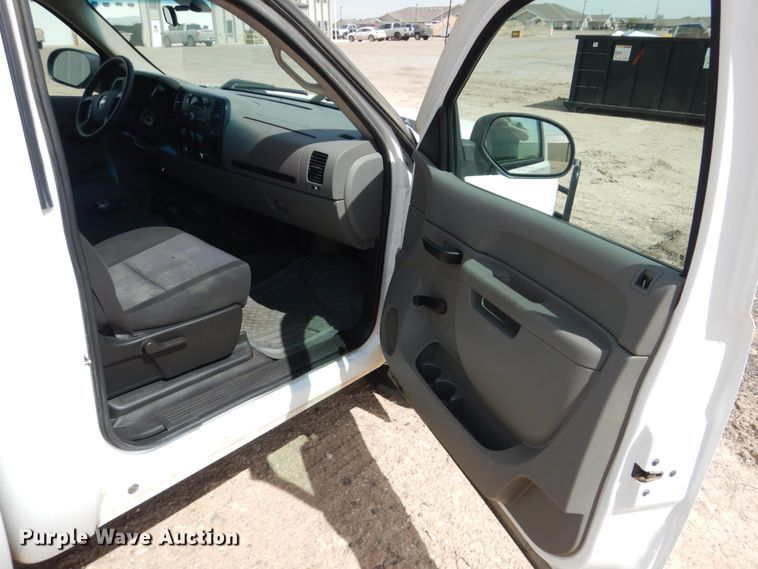 image for item GO9124 2010 Chevrolet Silverado 1500 pickup truck