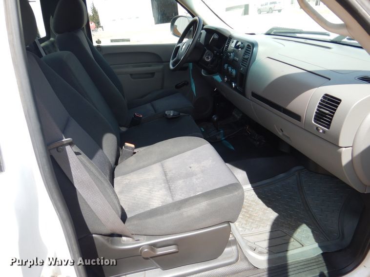 image for item GO9124 2010 Chevrolet Silverado 1500 pickup truck