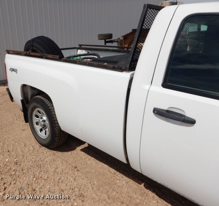 image for item GO9124 2010 Chevrolet Silverado 1500 pickup truck