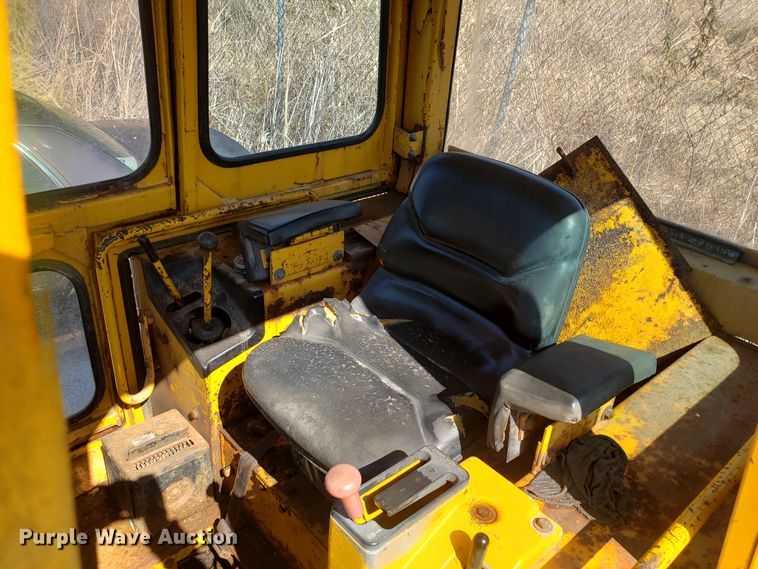 image for item GO9273 John Deere 555G  track loader