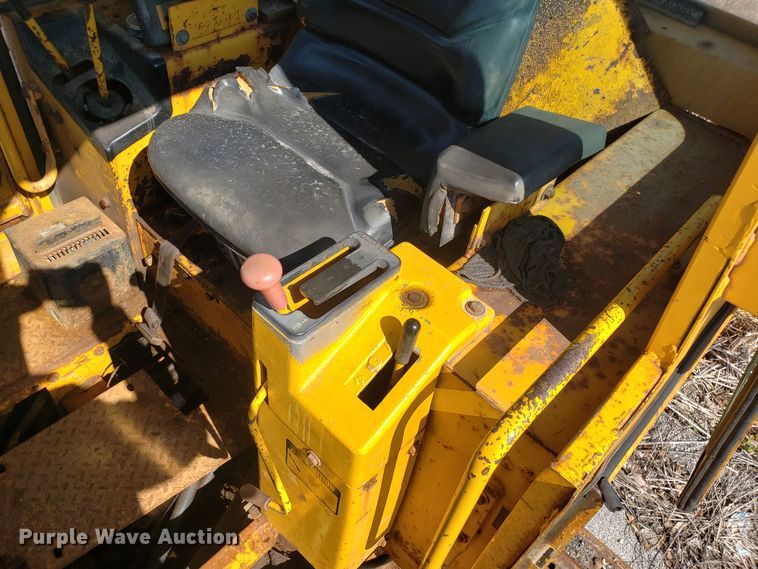 image for item GO9273 John Deere 555G  track loader