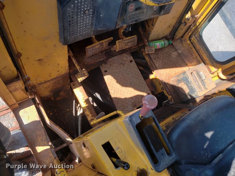 image for item GO9273 John Deere 555G  track loader