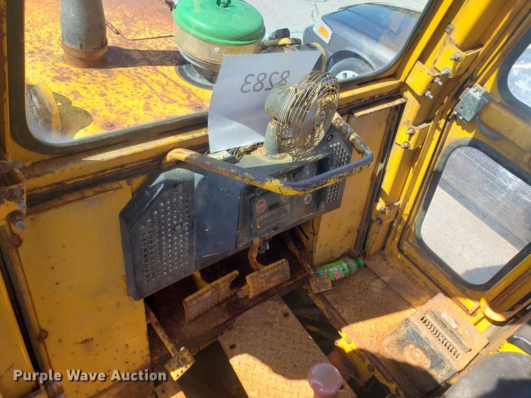 image for item GO9273 John Deere 555G  track loader