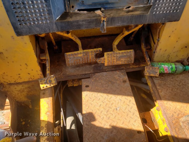 image for item GO9273 John Deere 555G  track loader