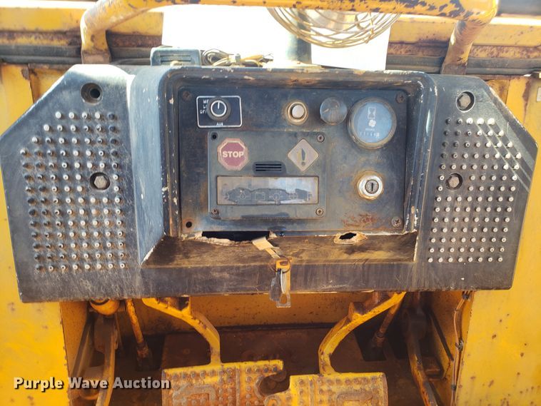 image for item GO9273 John Deere 555G  track loader