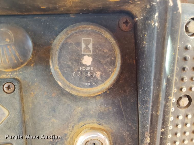 image for item GO9273 John Deere 555G  track loader