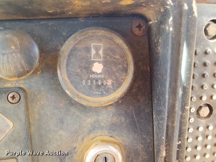 image for item GO9273 John Deere 555G  track loader