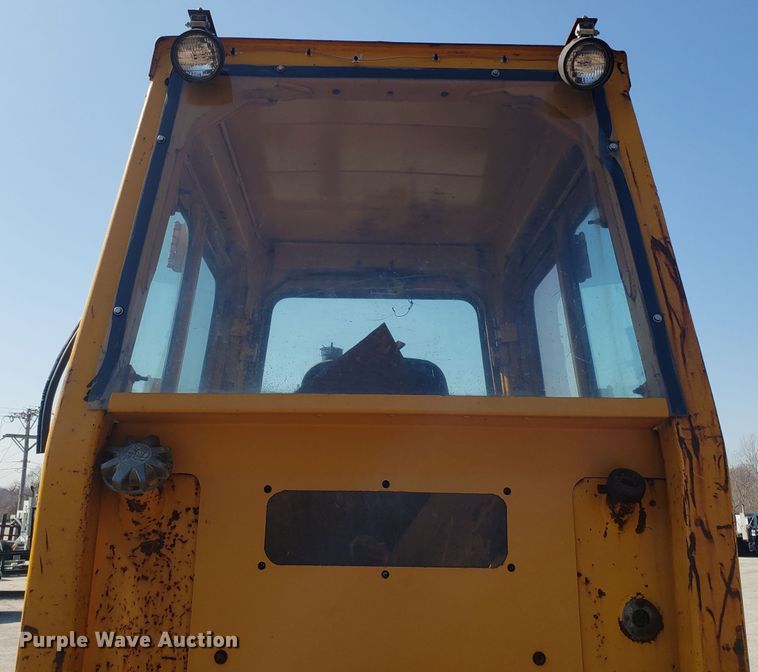 image for item GO9273 John Deere 555G  track loader