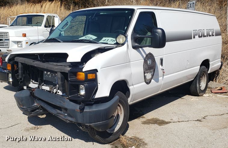 image for item GO9275 2013 Ford E350 Super Duty  van